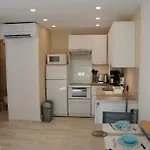 T2 Au Calme Avec Clim 100 M Plage, Classe 2 Etoiles Apartment *