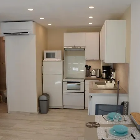 T2 Au Calme Avec Clim 100 M Plage, Classe 2 Etoiles Apartment *